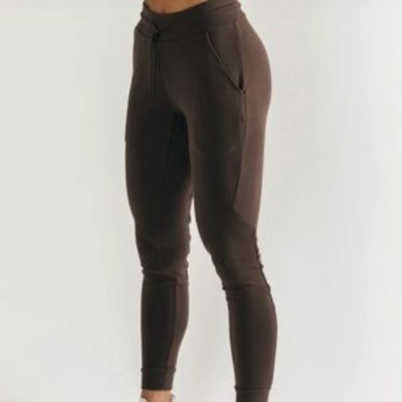 Alphalete Identity Jogger - Picture 1 of 4